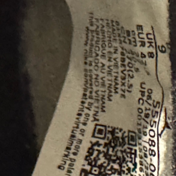 Nike Air Jordan 1 Retro High OG “Bloodline”Sneakers - Black, White, Red SZ9 - Picture 4 of 6